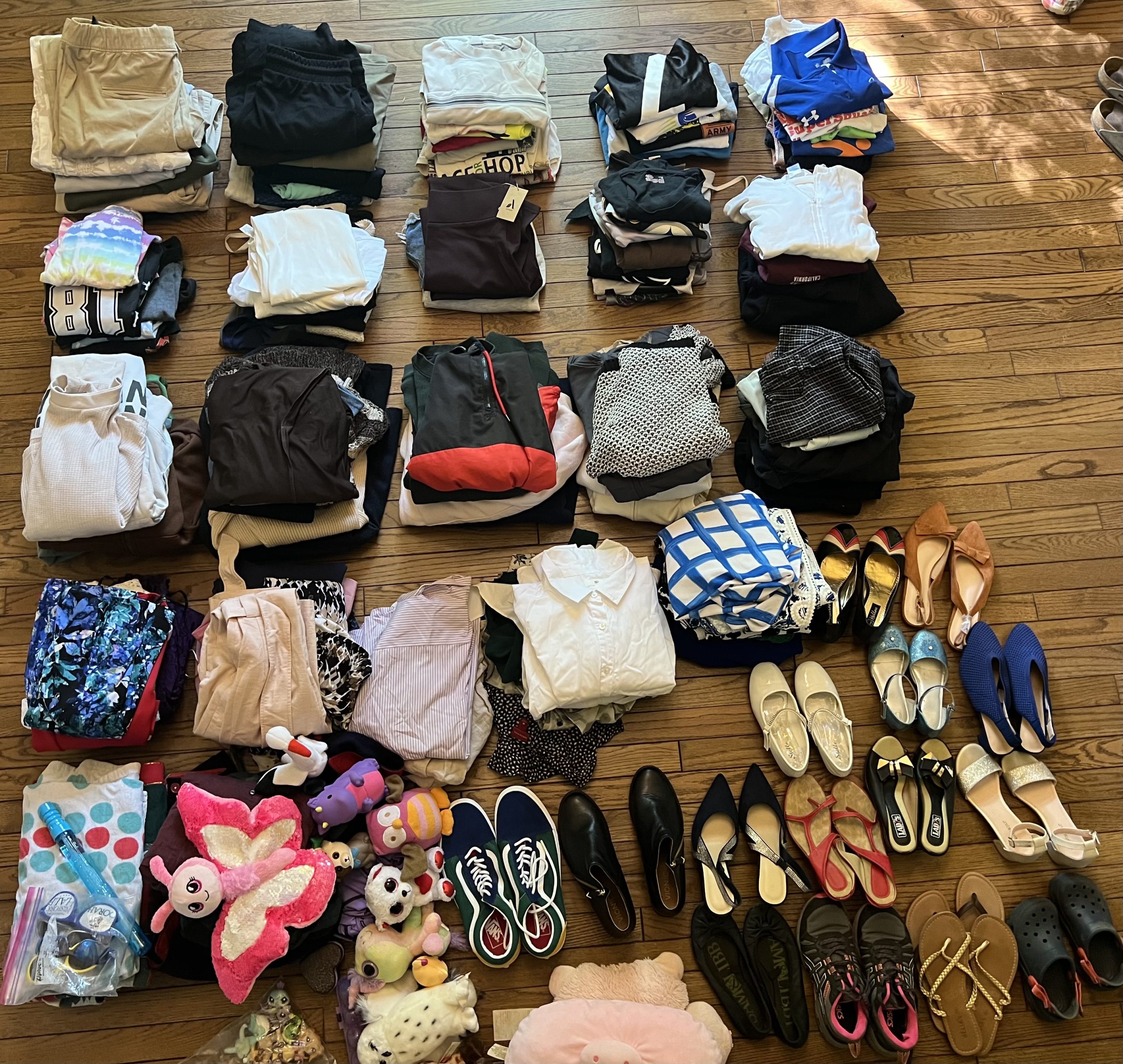 Mimi Williams with Atholton High School students after the donation drive presentation