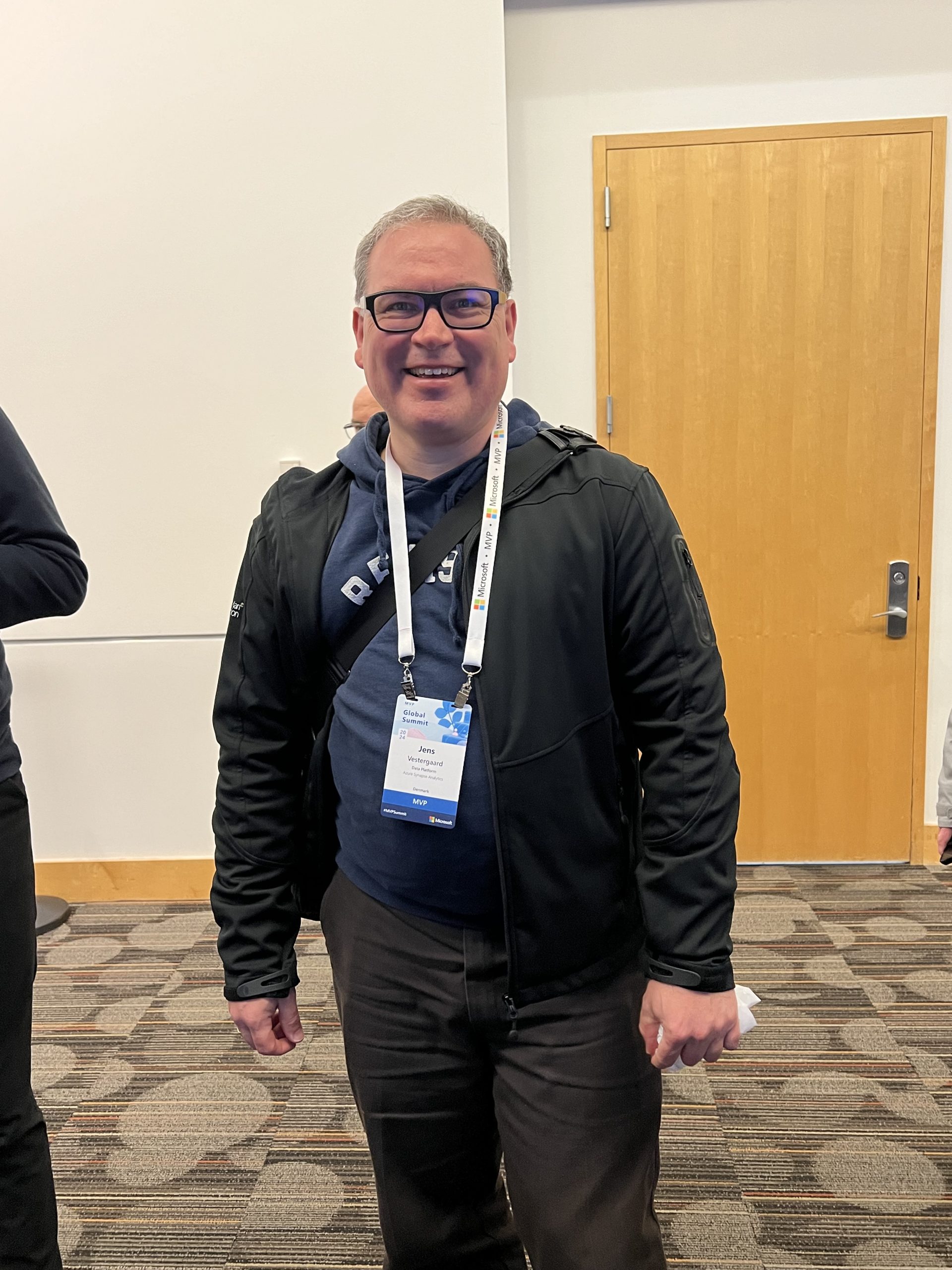 Microsoft MVP from Denmark donating a shirt to MACONA